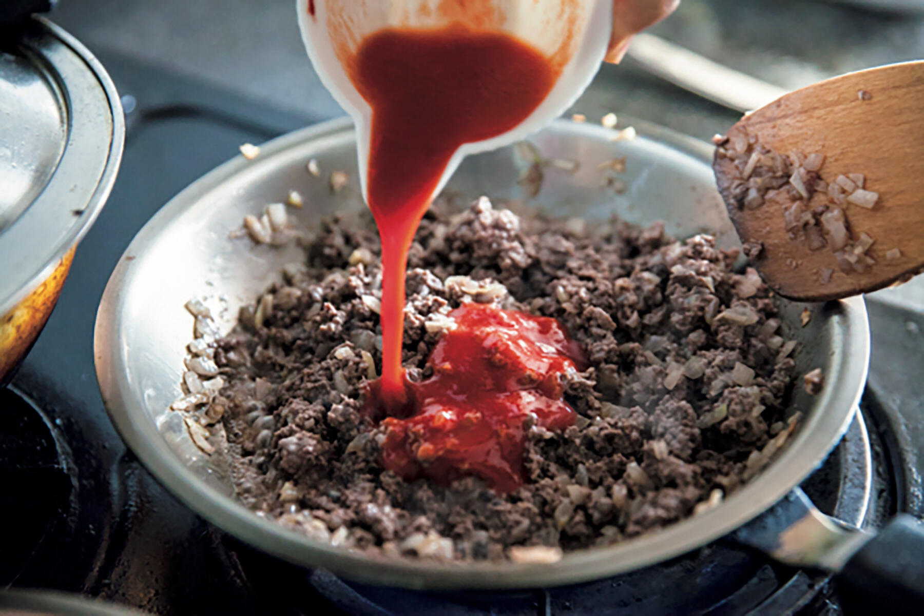 ミートソースをつくる