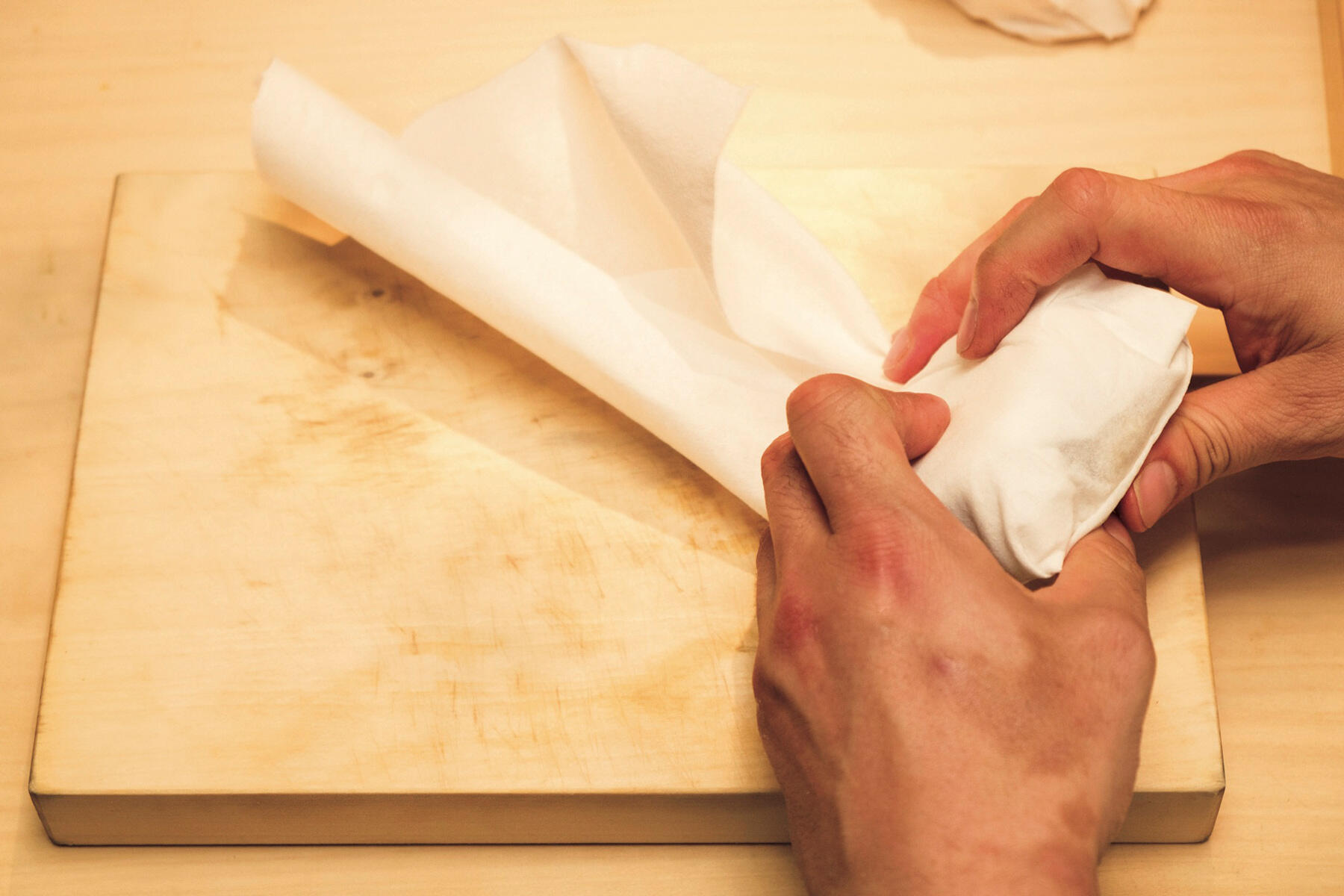 紙で包み、じっくり加熱