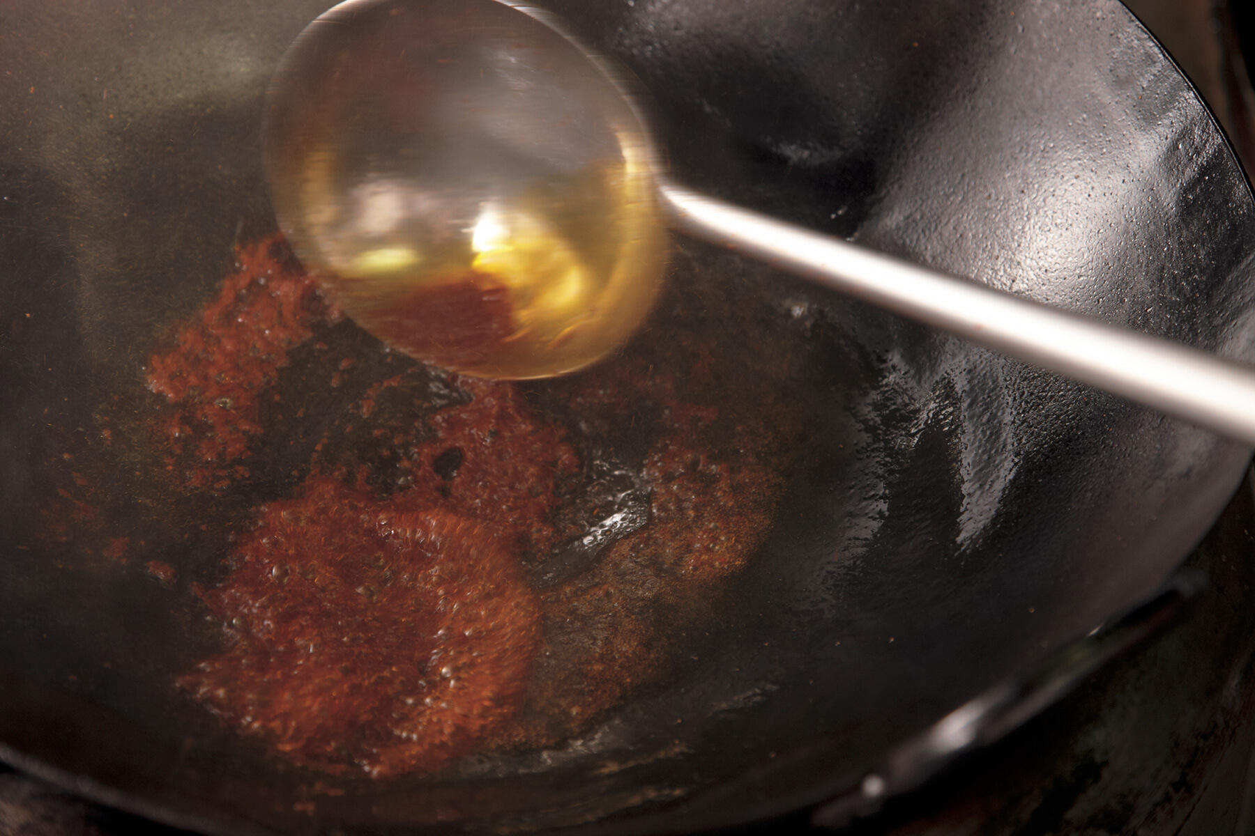 調味料を炒める