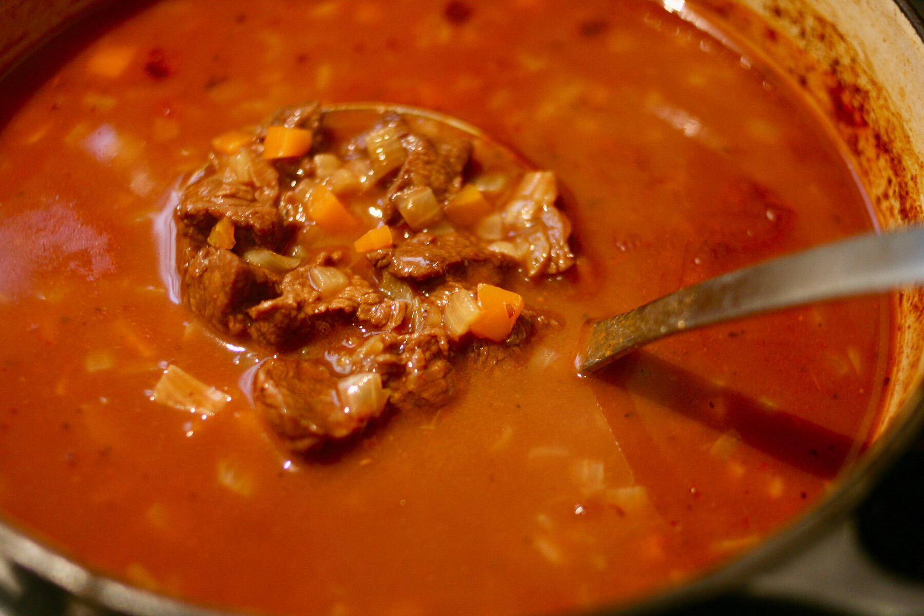 スープを加え煮込む