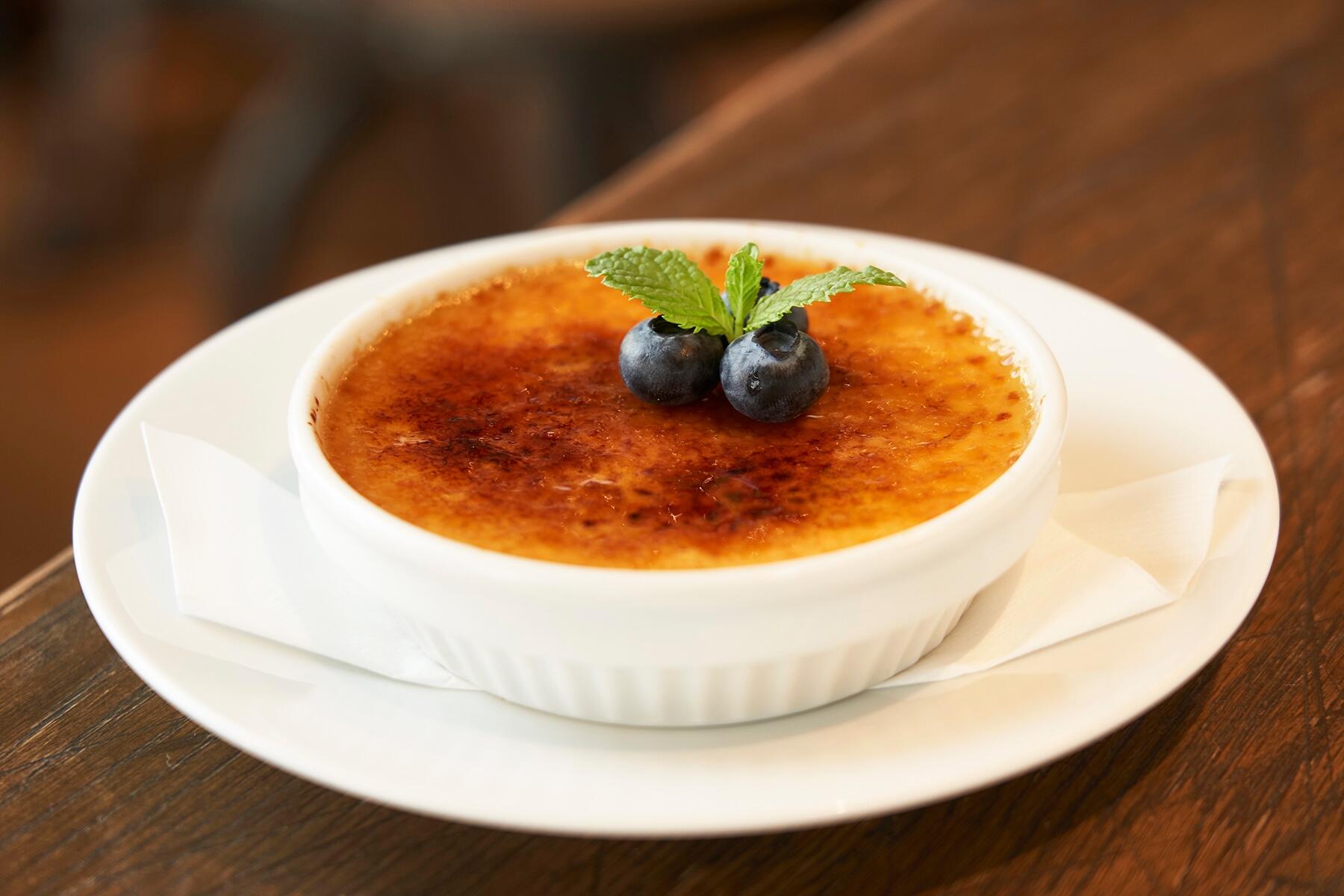 赤卵を使用したロカボクレームブリュレ