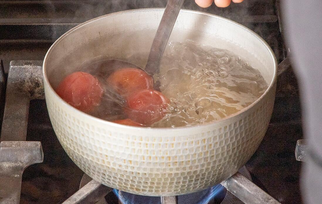 トマトは湯むきする