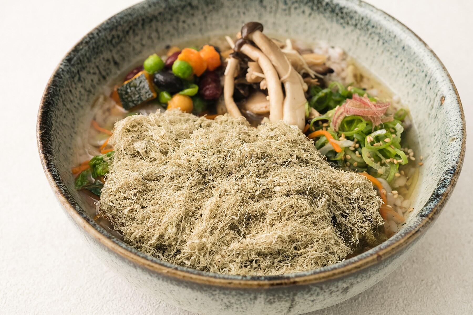 北海道産とろろ昆布と8種の野菜 生姜香る十六穀米スープご飯