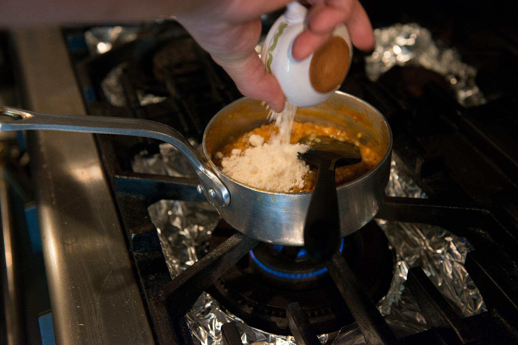 チーズを加える