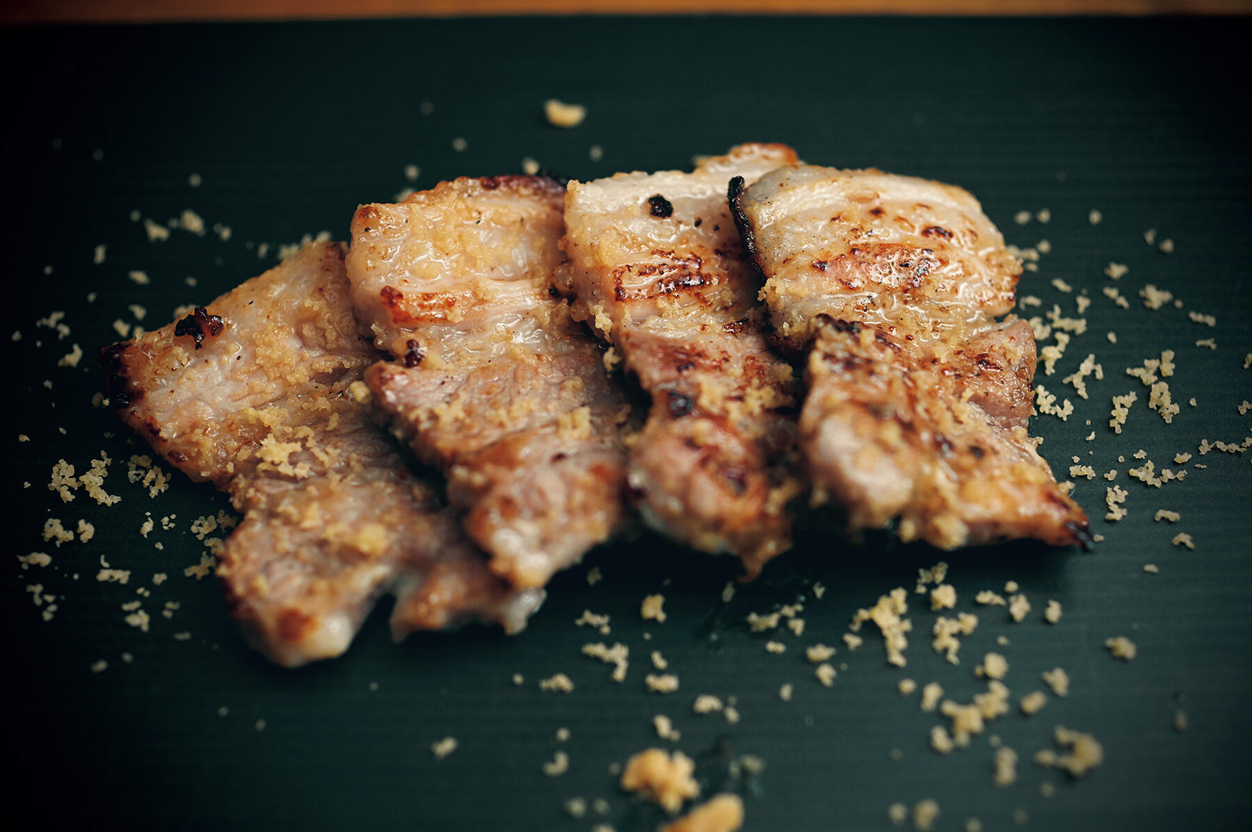 豚バラ肉の熟れずし煎り焼き鰆のからすみがけ