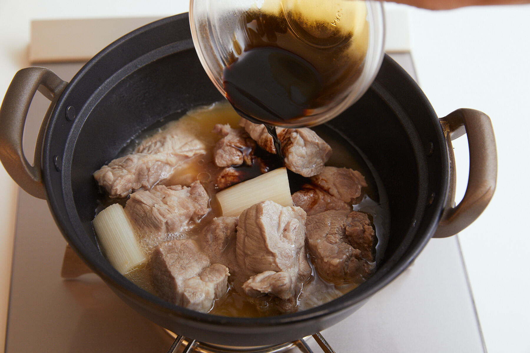 調味料を加え煮る