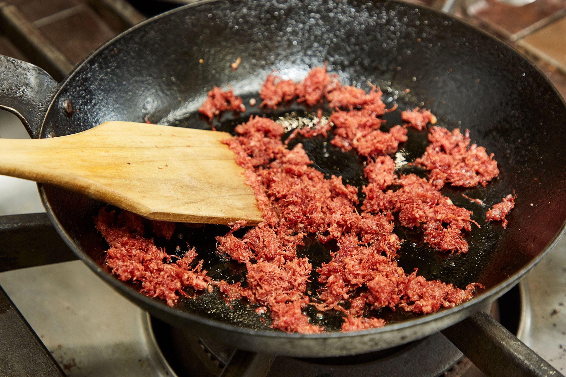 コンビーフを加える