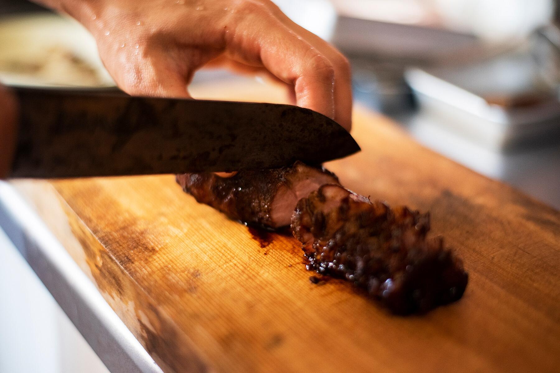 チャーシューを切る