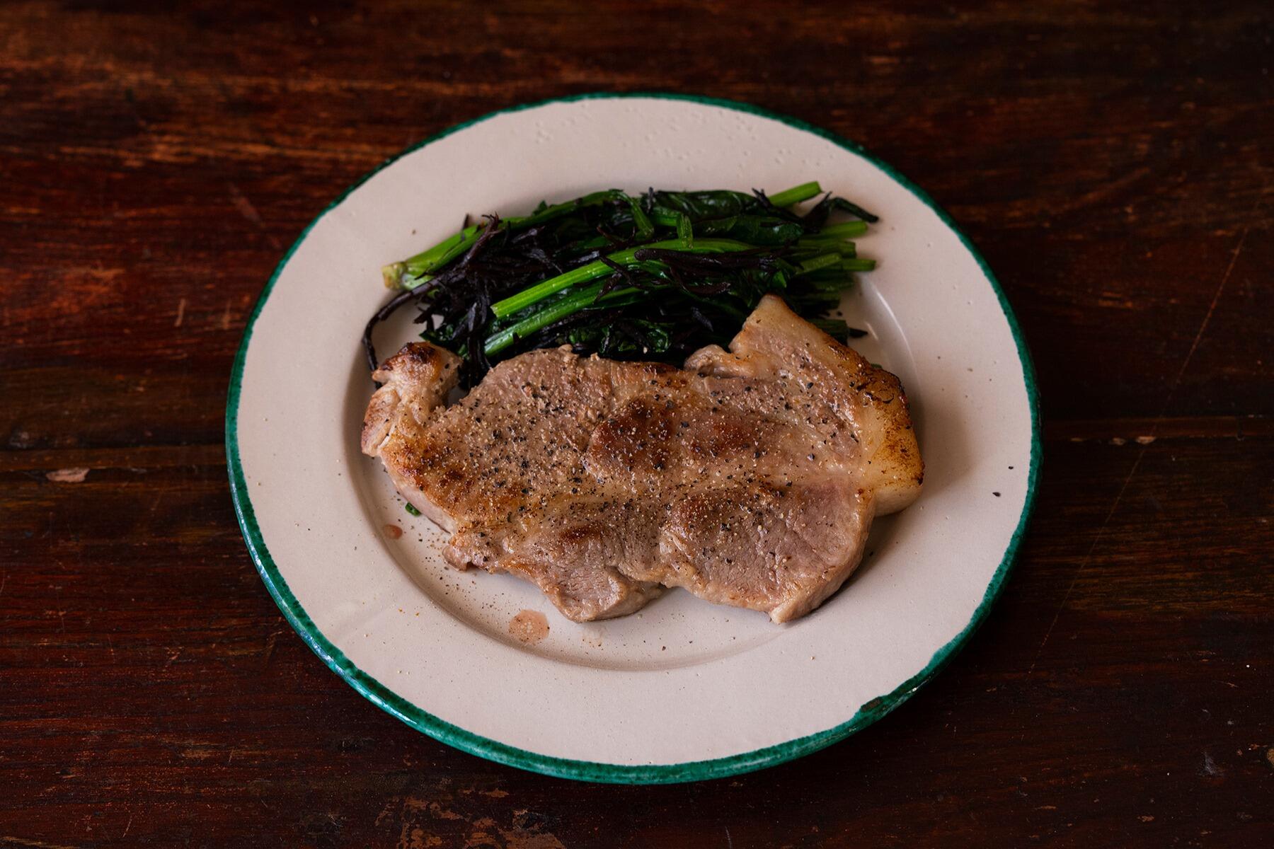 スペインポークの厚切りステーキ