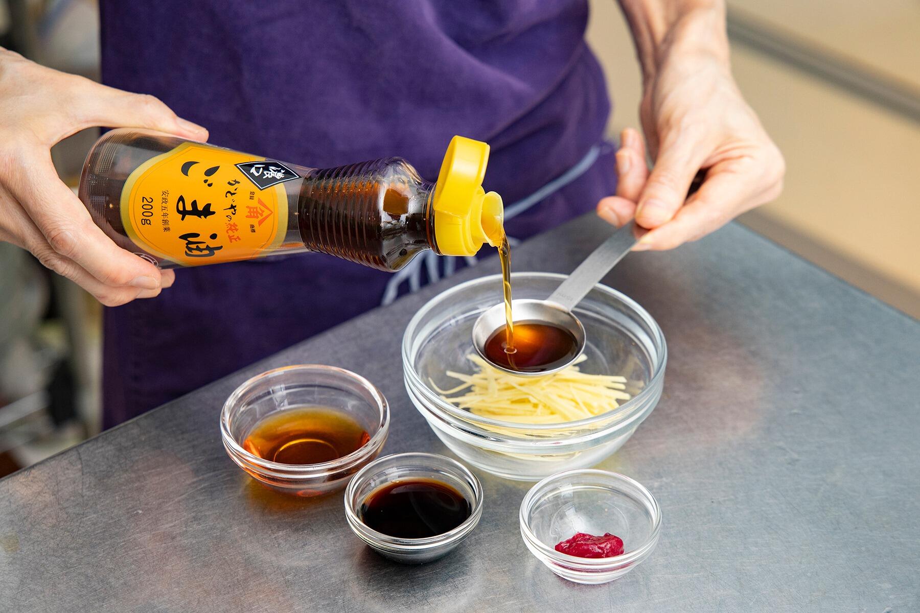 「純正ごま油 濃口」が香る、生姜醤油ソースをつくる