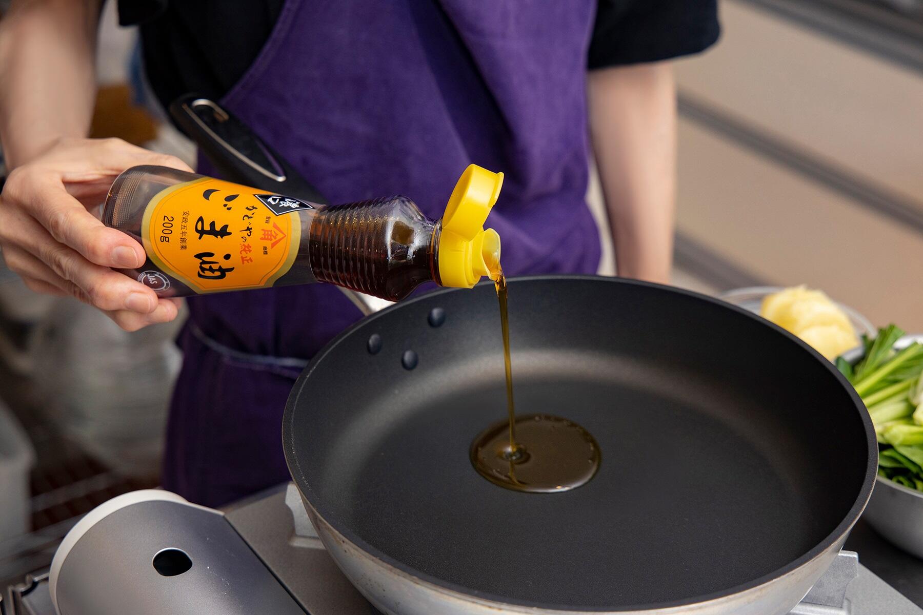 「純正ごま油 濃口」で、小松菜を炒める