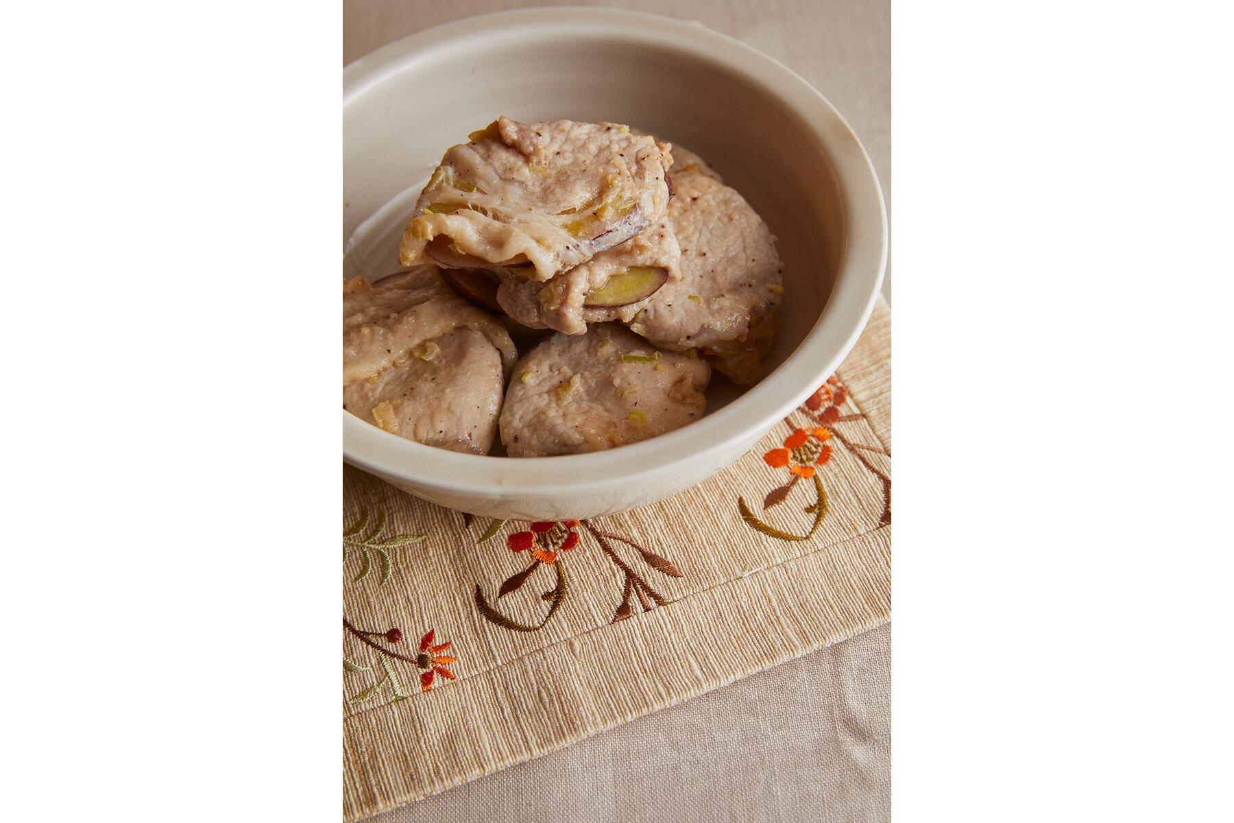 肉の旨味をたっぷり吸った“豚肉とさつまいも蒸し”