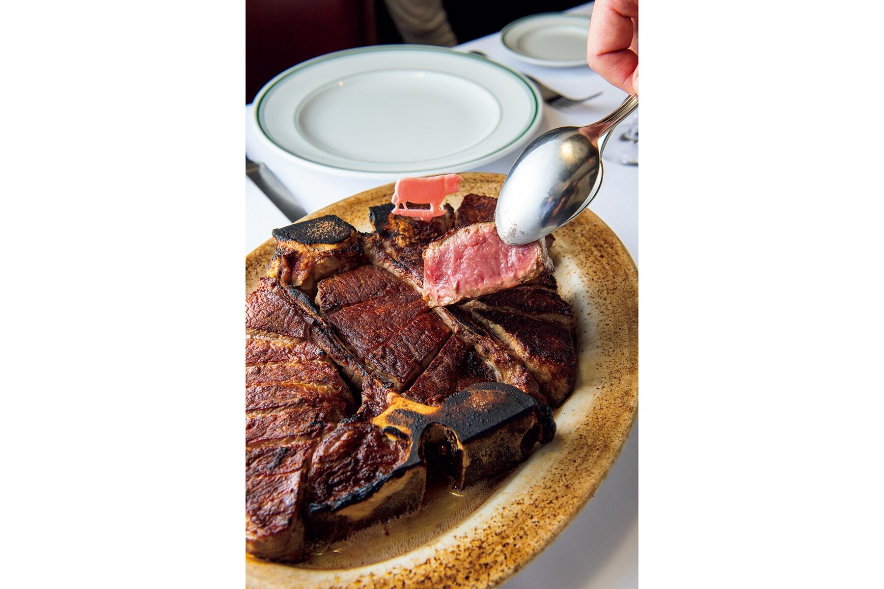 Tボーンステーキ