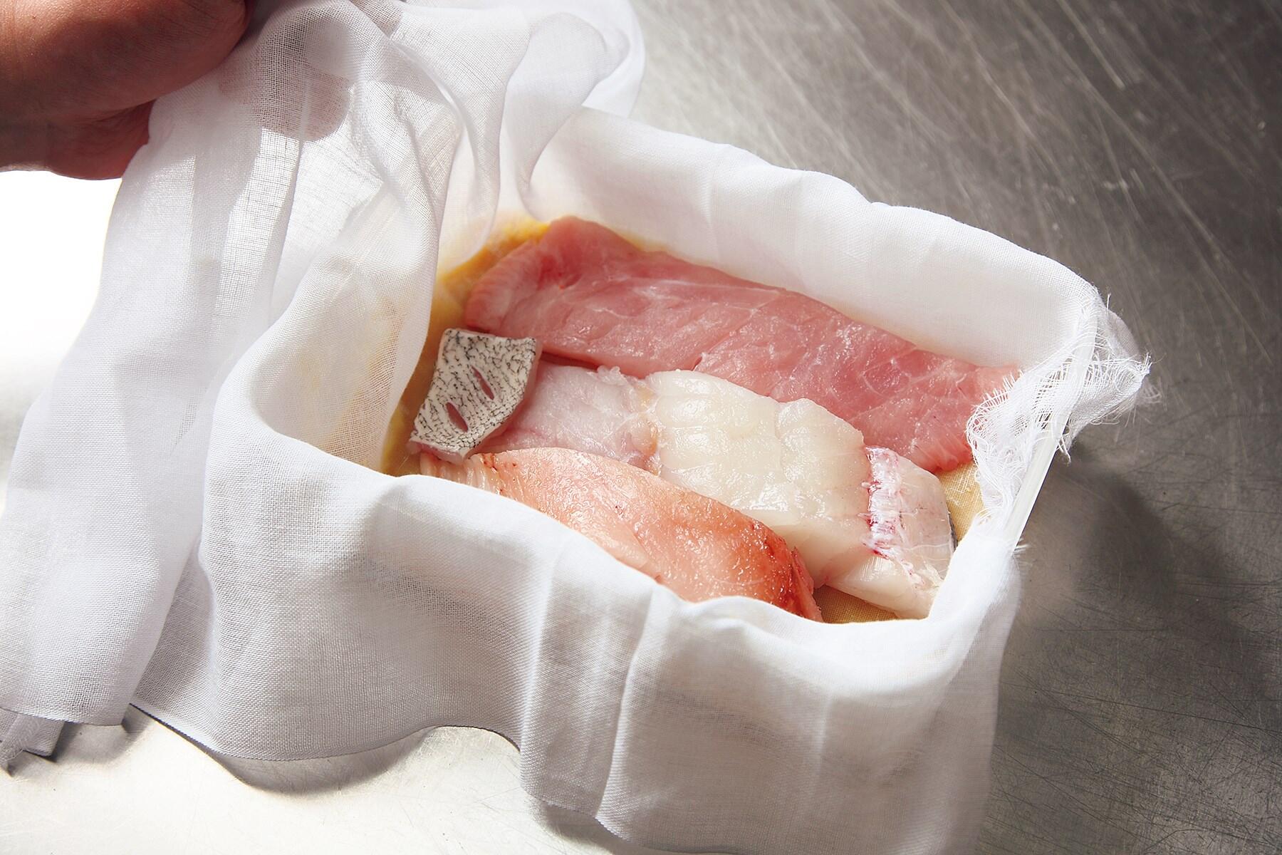 切り身を並べる