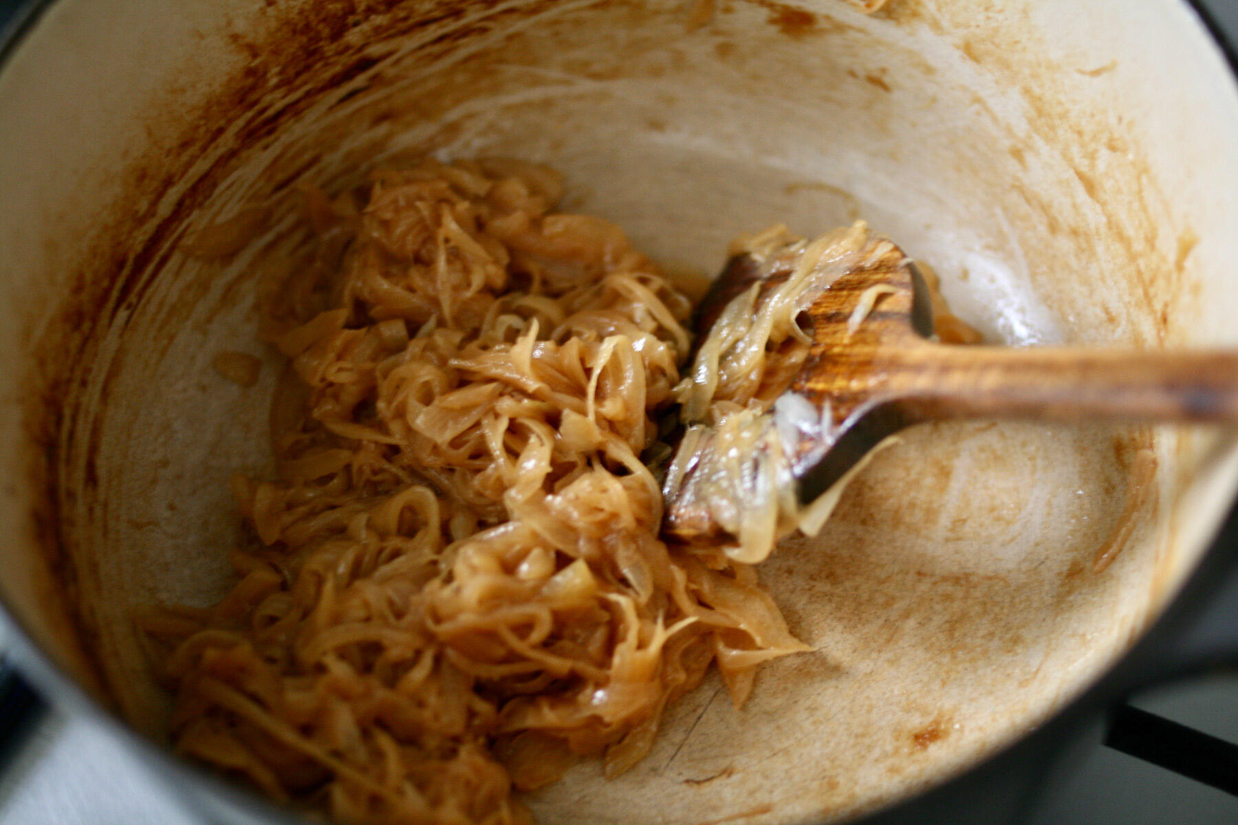 白ワインを加える