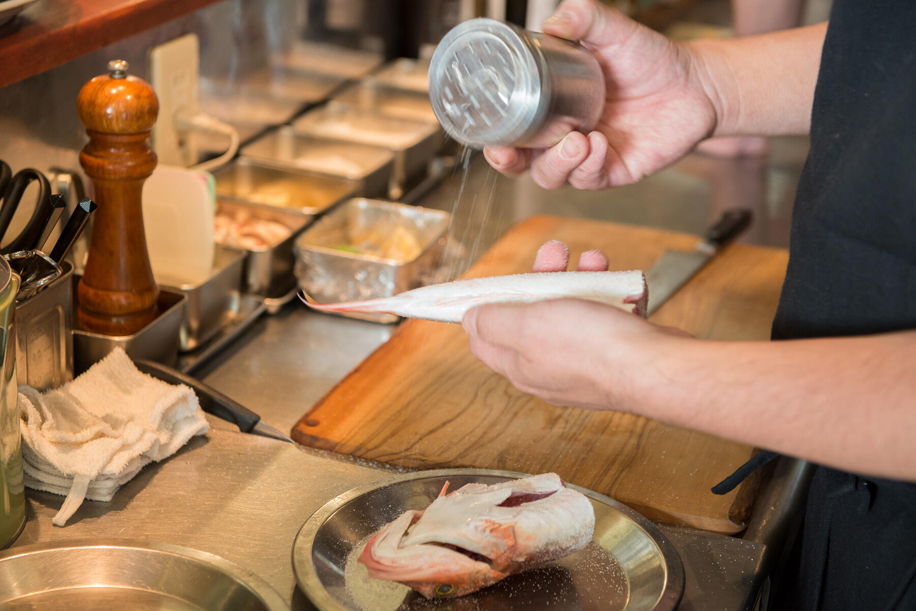 ホウボウの下ごしらえ