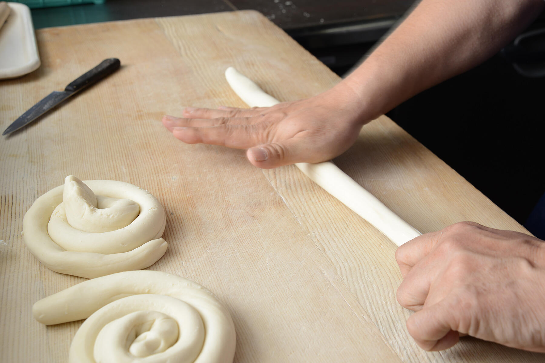 生地を切り分ける