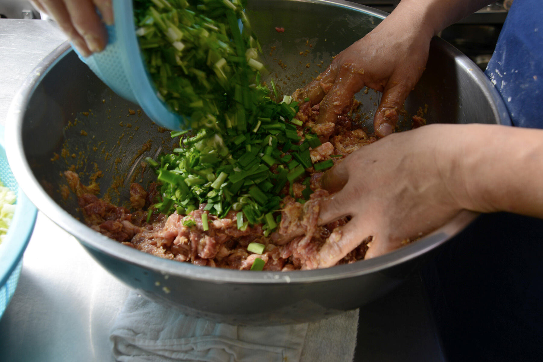 野菜も混ぜ合わせる