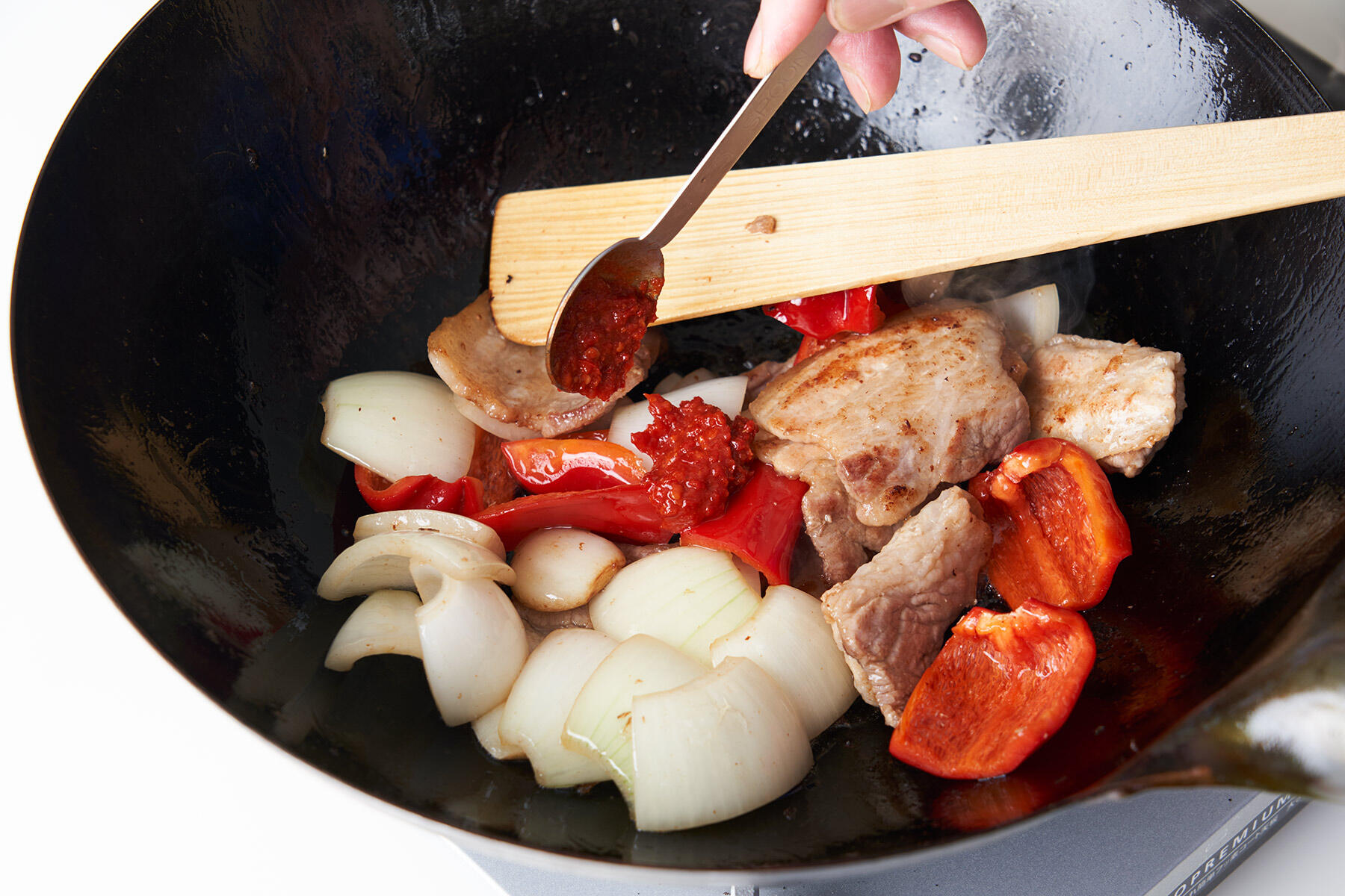 調味料を加え炒める