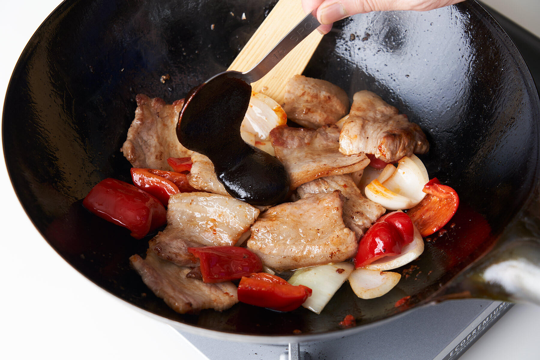 調味料を加え炒める