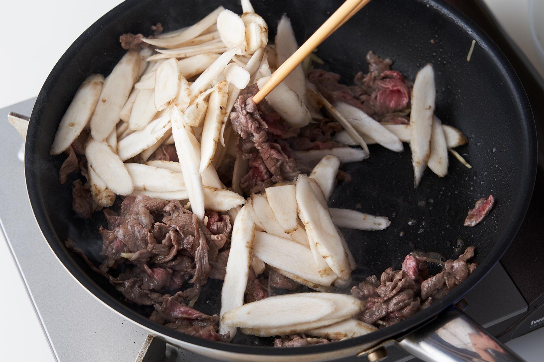 ごぼうを加える