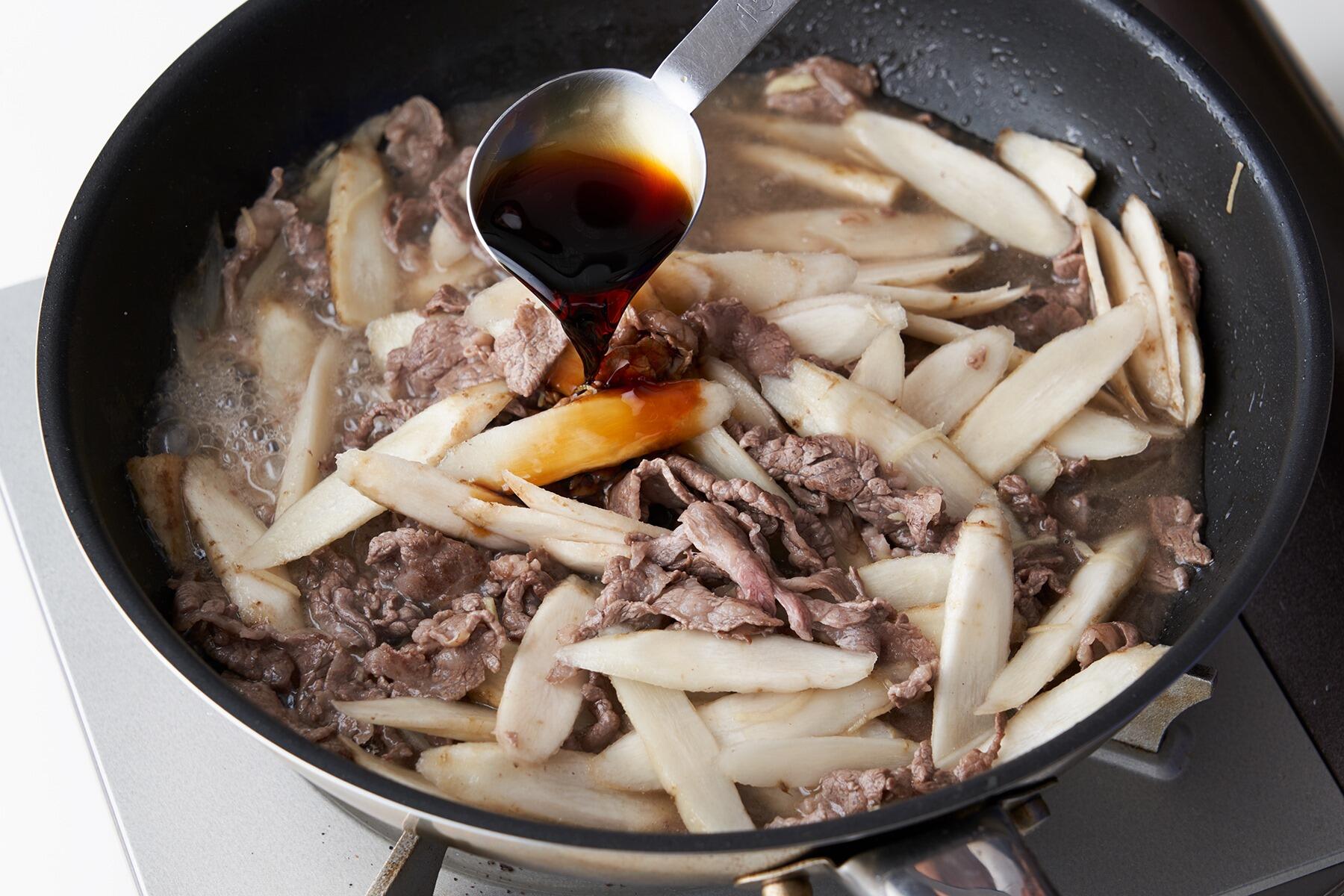 調味料を加える