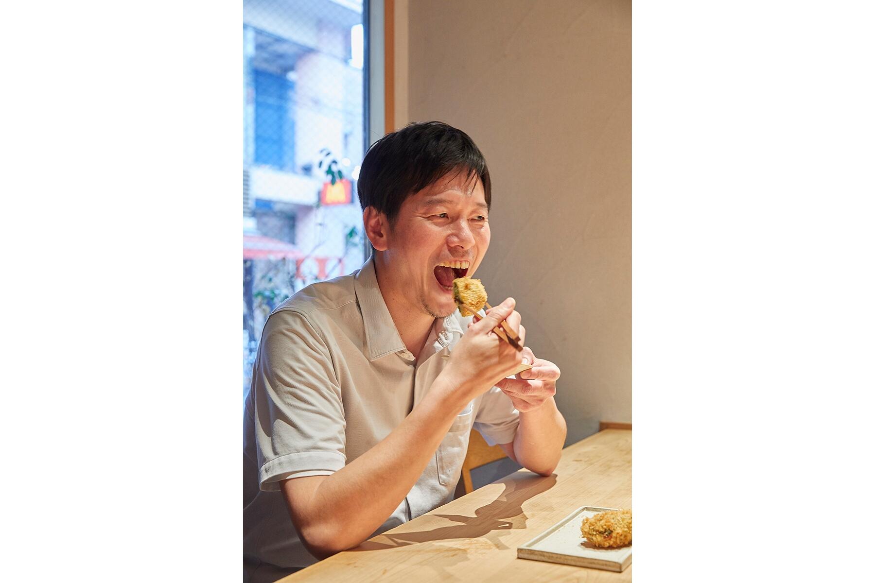 食べるスタッフ