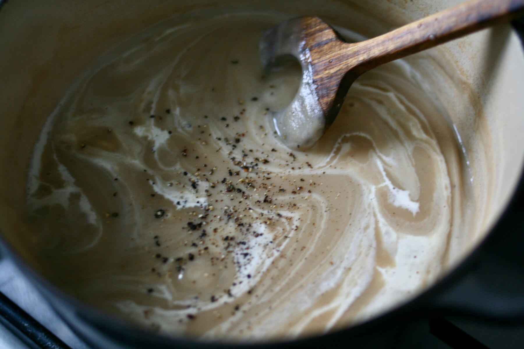 生クリームを加える