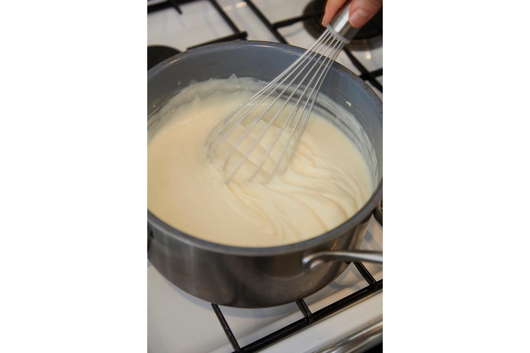 残りの牛乳を入れて混ぜる