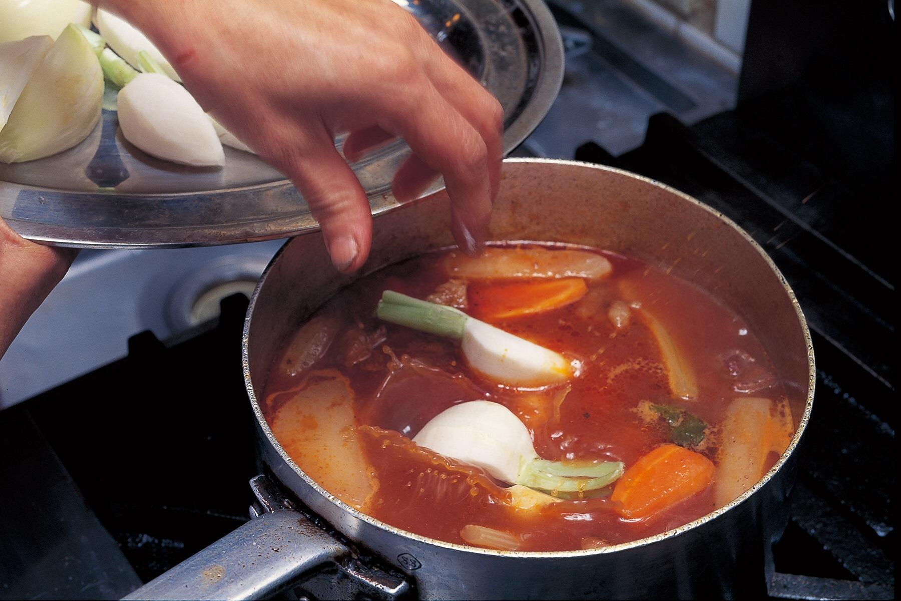 残りの野菜を入れて煮る