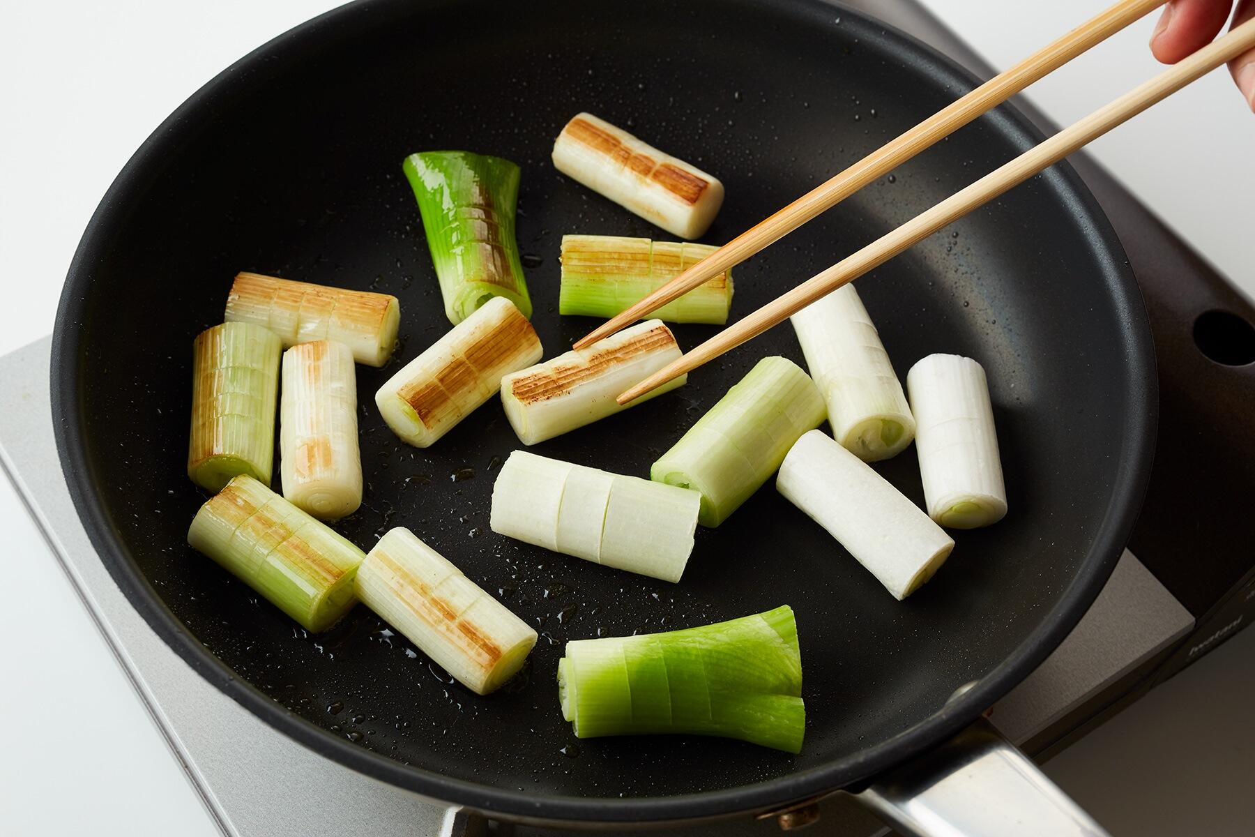 塩、胡椒をふる