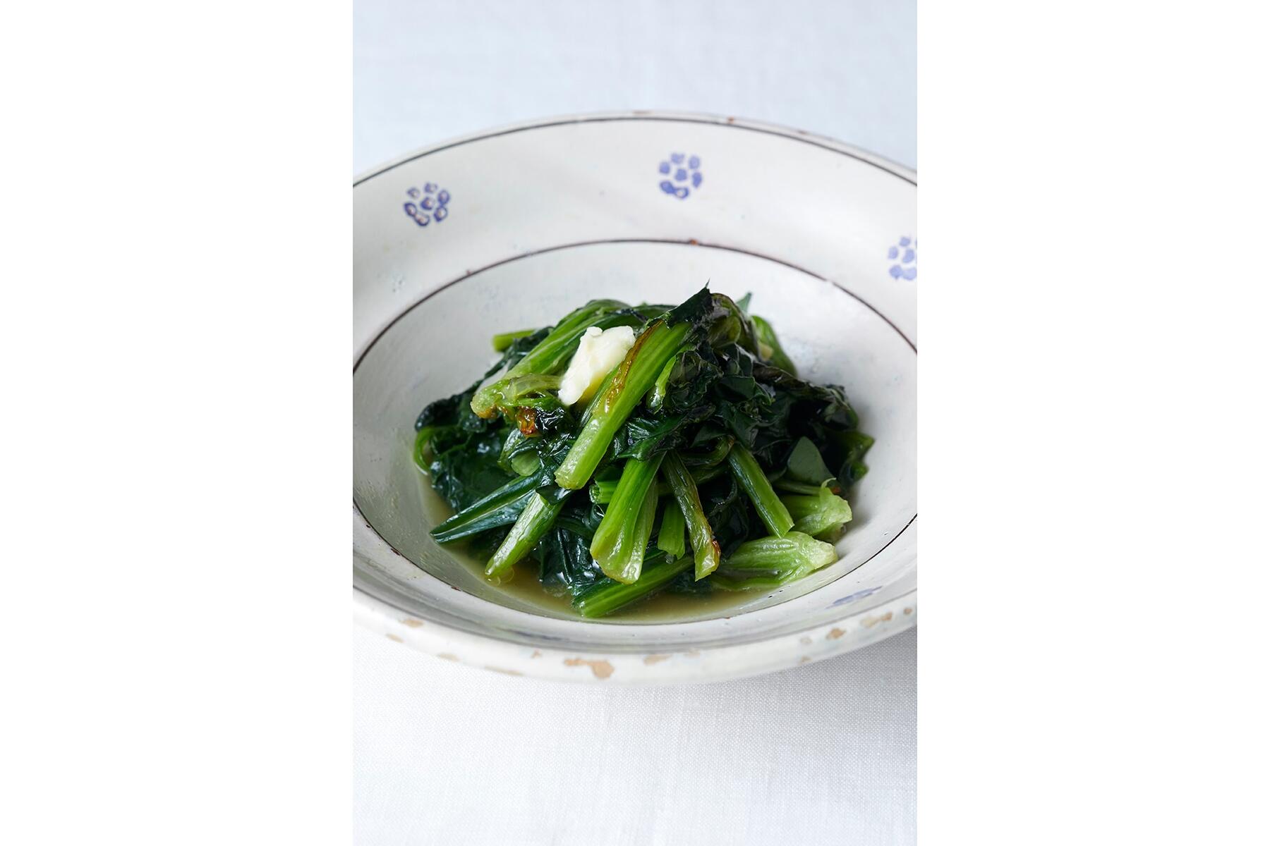 水を使わず旨味を凝縮!“ほうれん草のバター蒸し焼き”