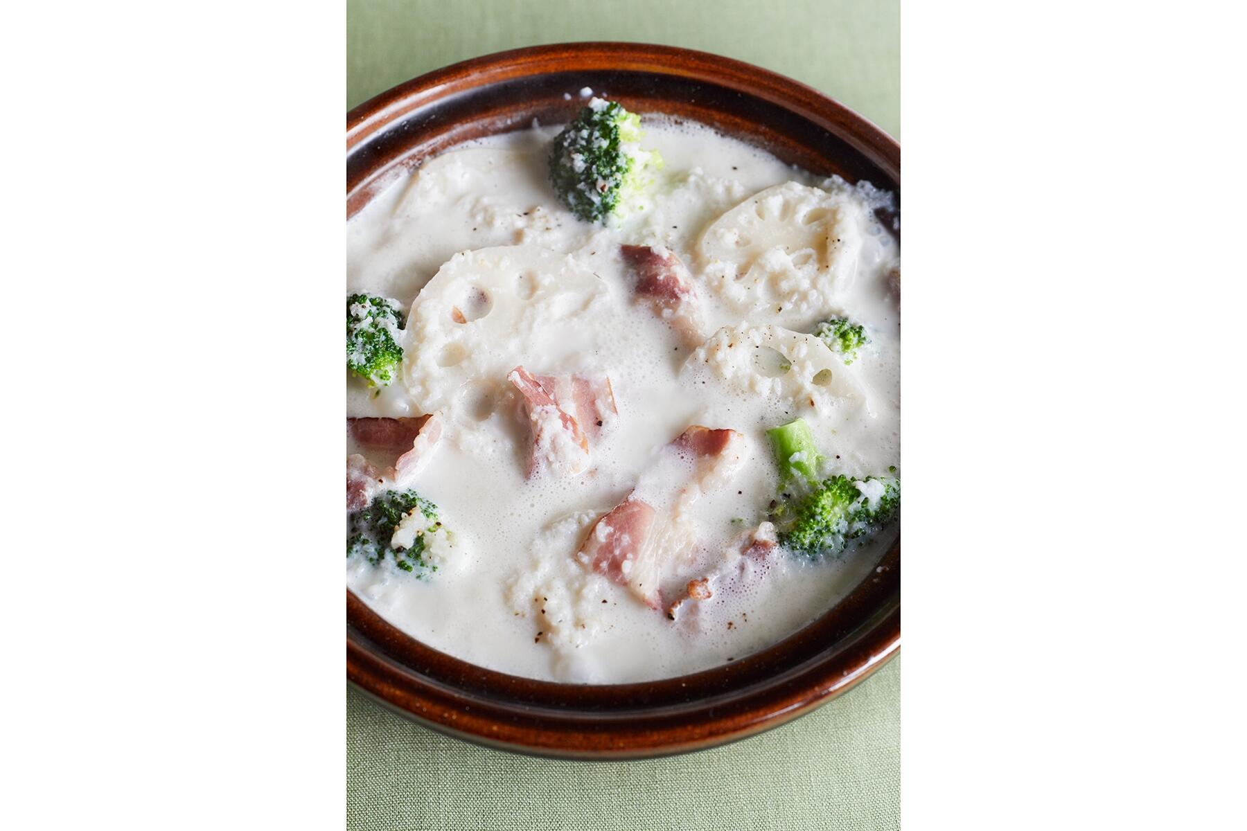 優しいとろみが美味しい“れんこんとベーコンのミルク煮”