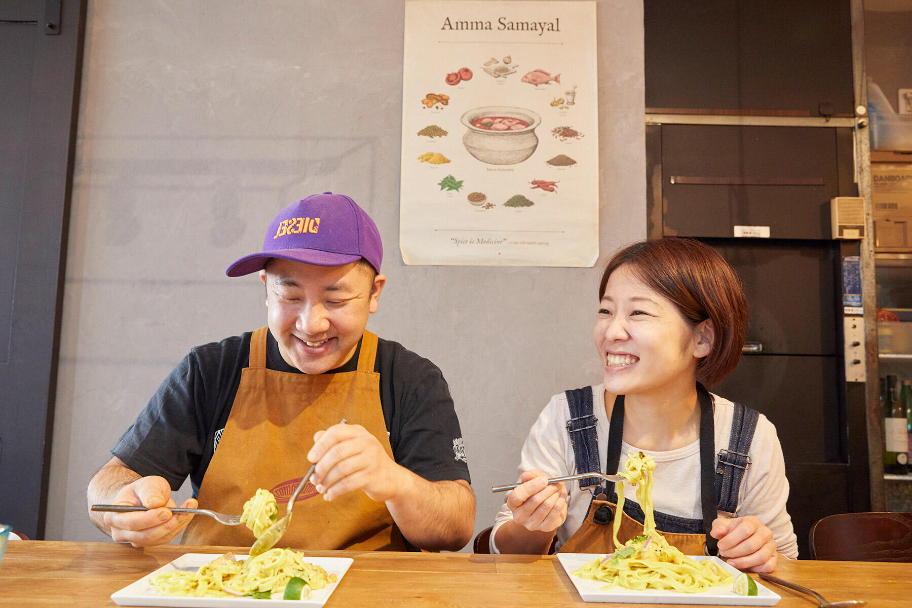 店主の礒邊和敬さんと奥様の麻由さん