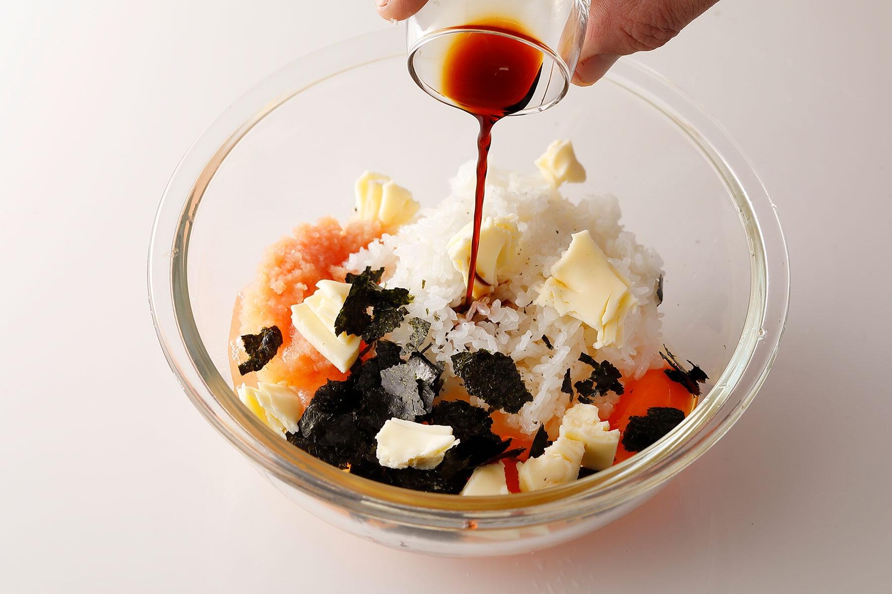 すべての具を、ボウルで混ぜ合わせる