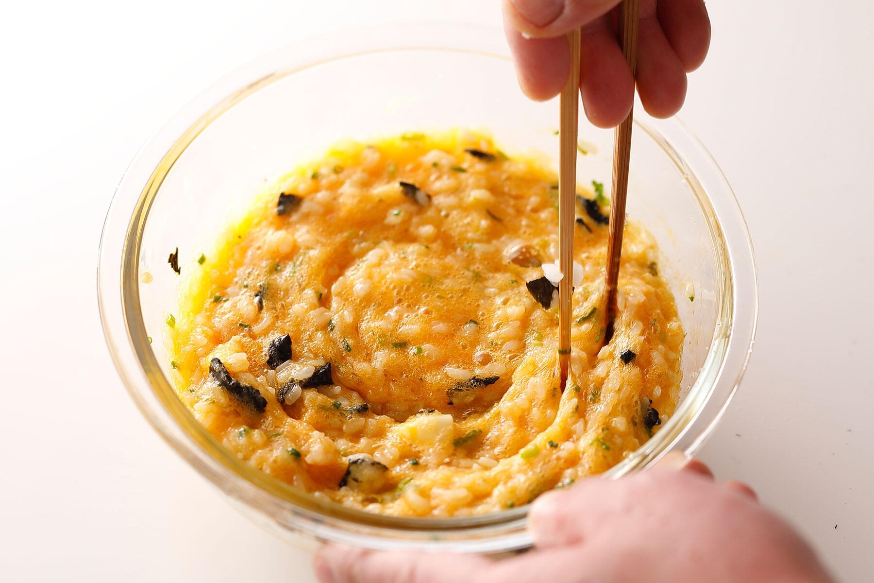 すべての具を、ボウルで混ぜ合わせる