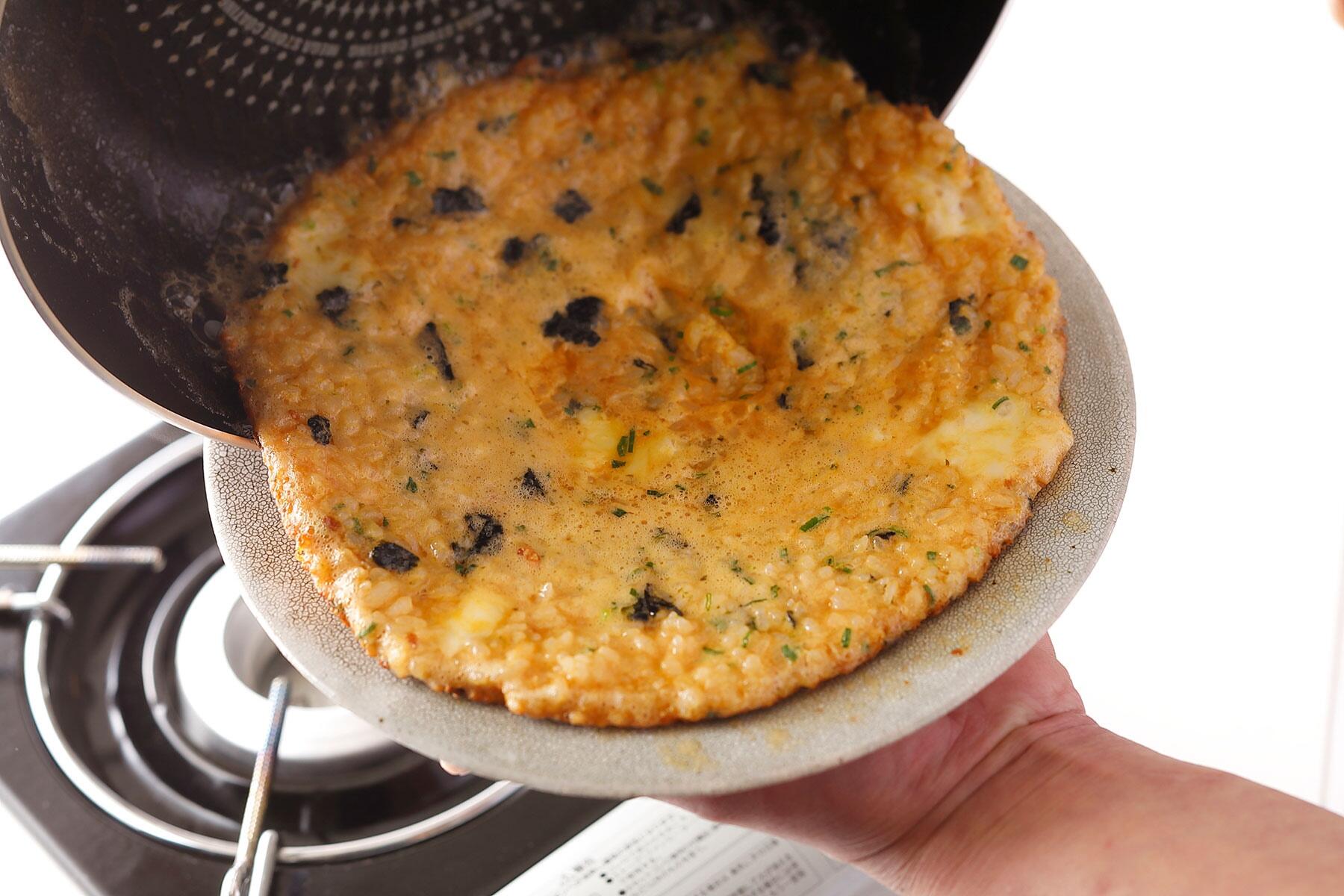 皿を使って、裏返す