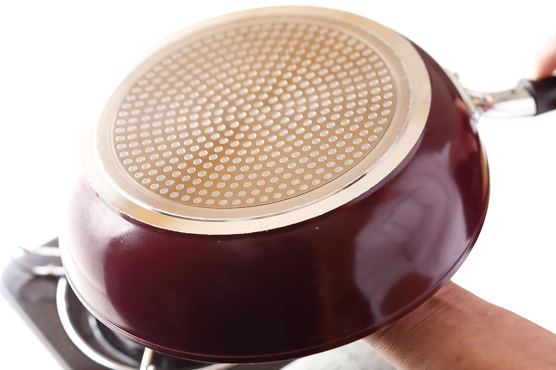 皿を使って、裏返す