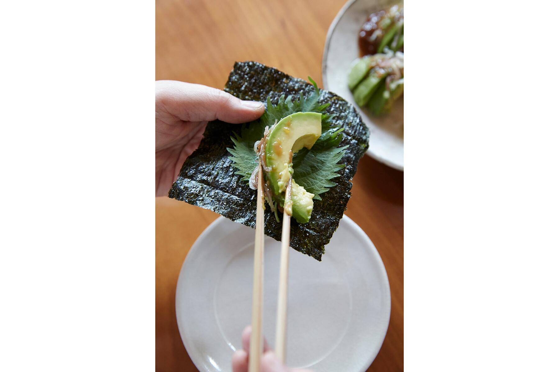 海苔で巻いて食べる