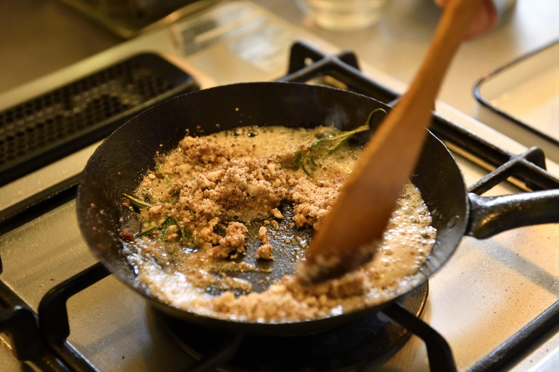 アーモンドバターソースをつくる