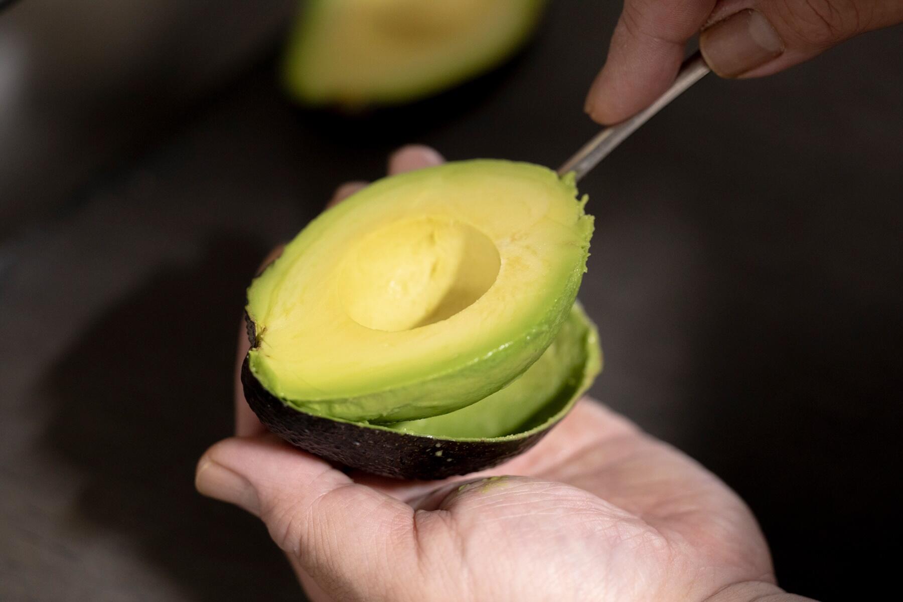 アボカドの下処理