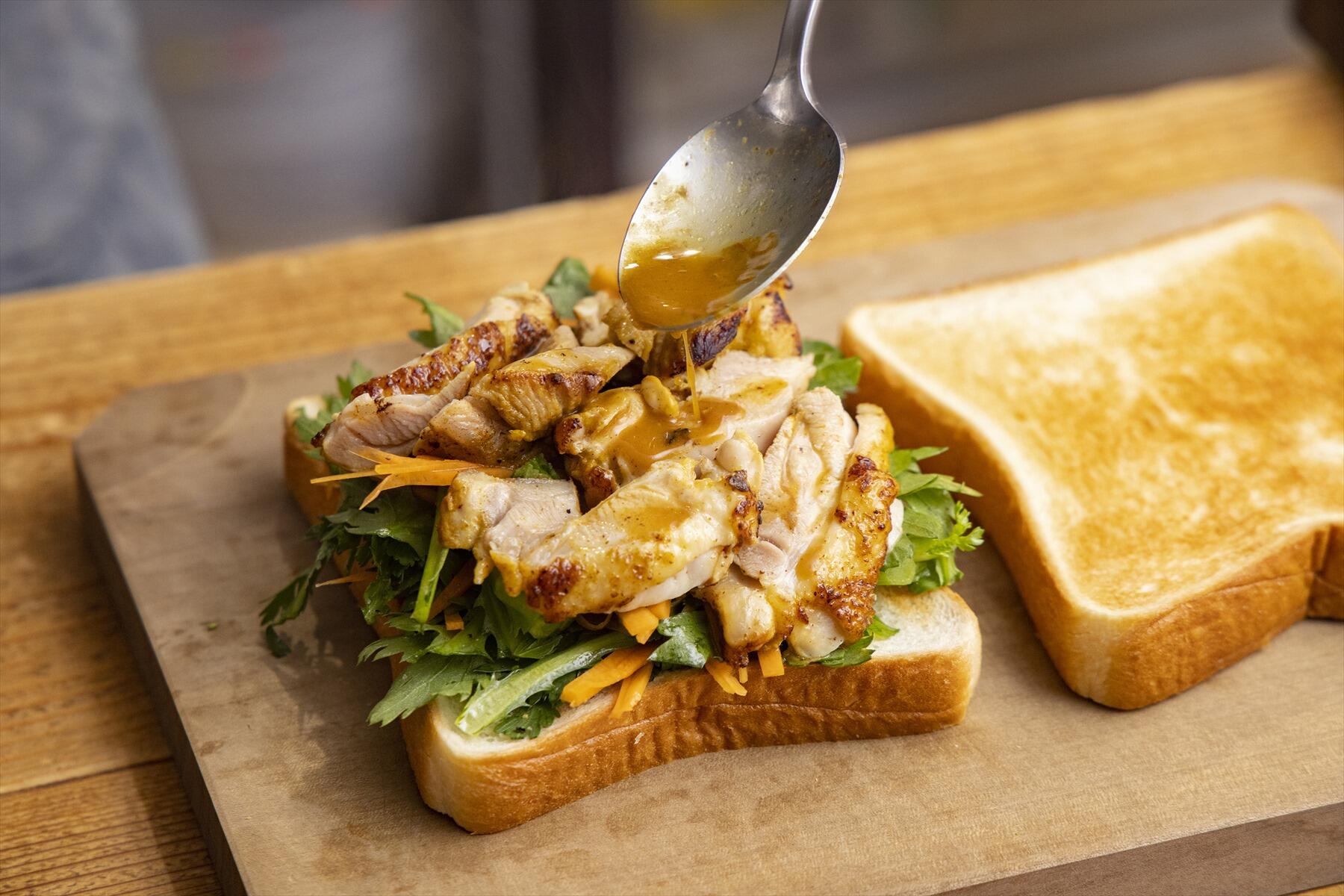 サンドイッチを仕上げる