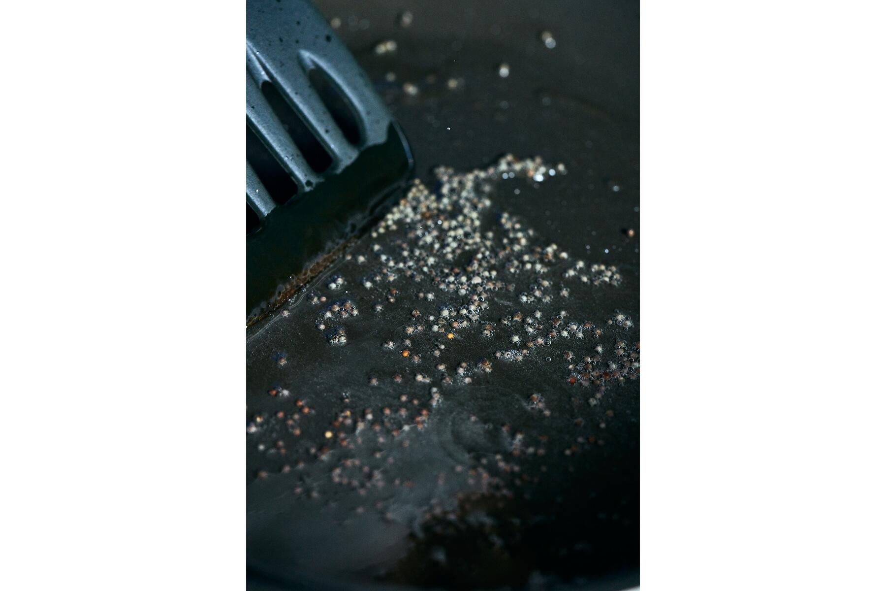 マスタードシードを炒める