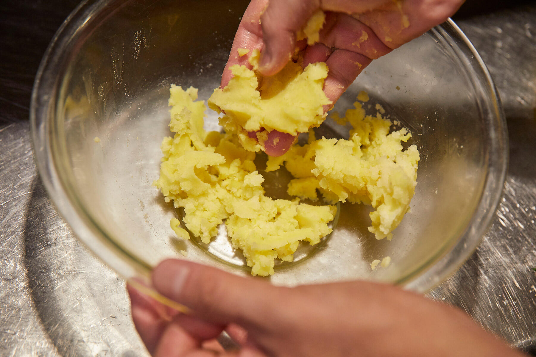 じゃがいもをつぶす