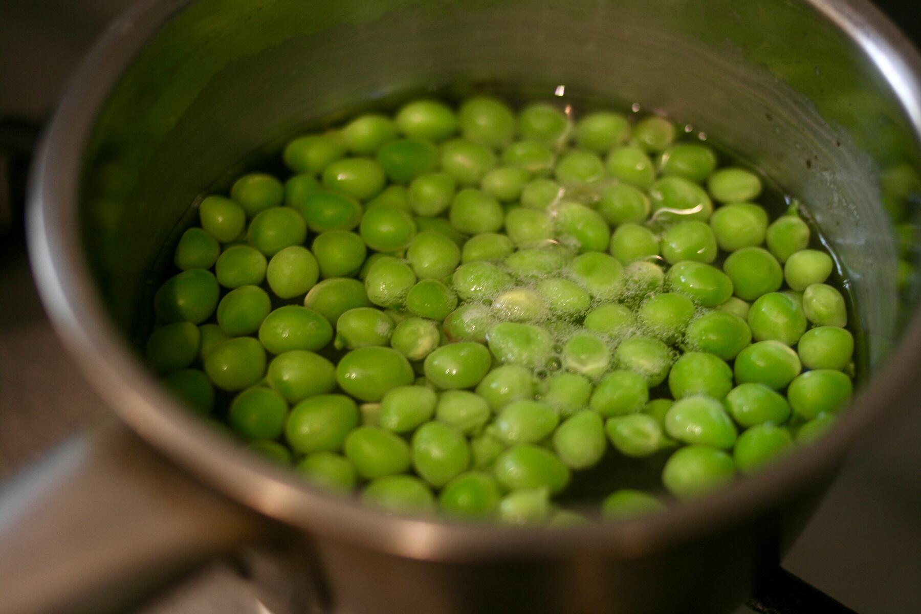 グリーンピースの下準備