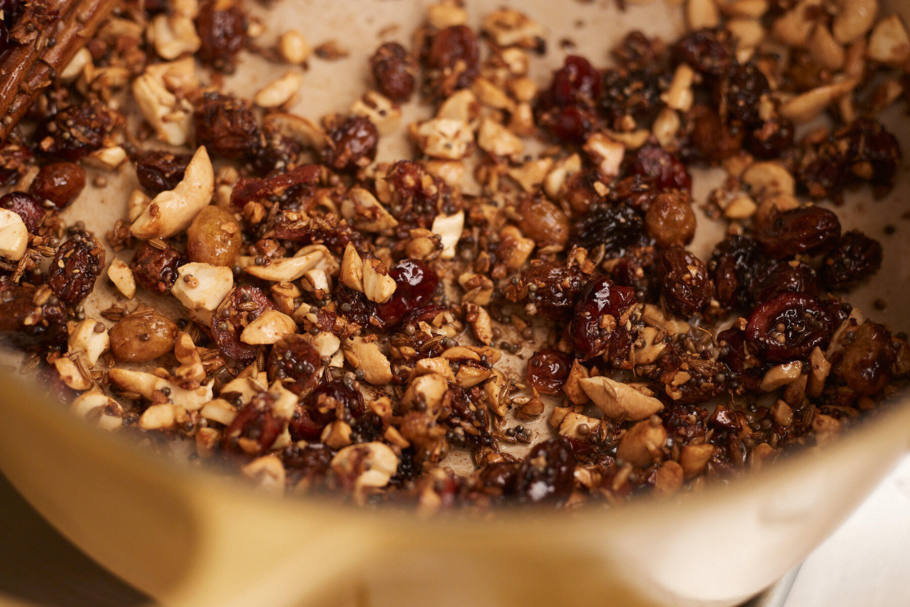 スパイスを炒める