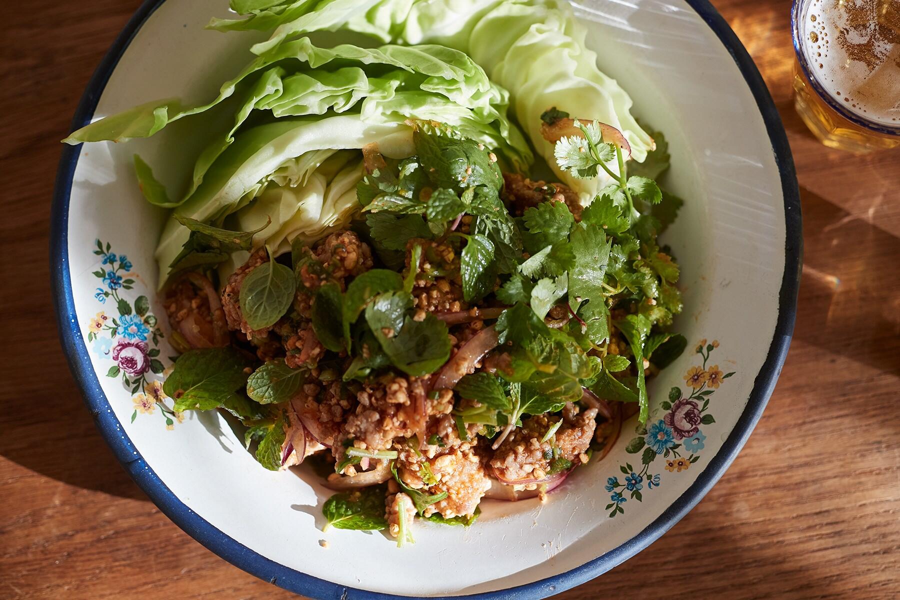 ハーブが香るタイのサラダ“ラープ・ムー”