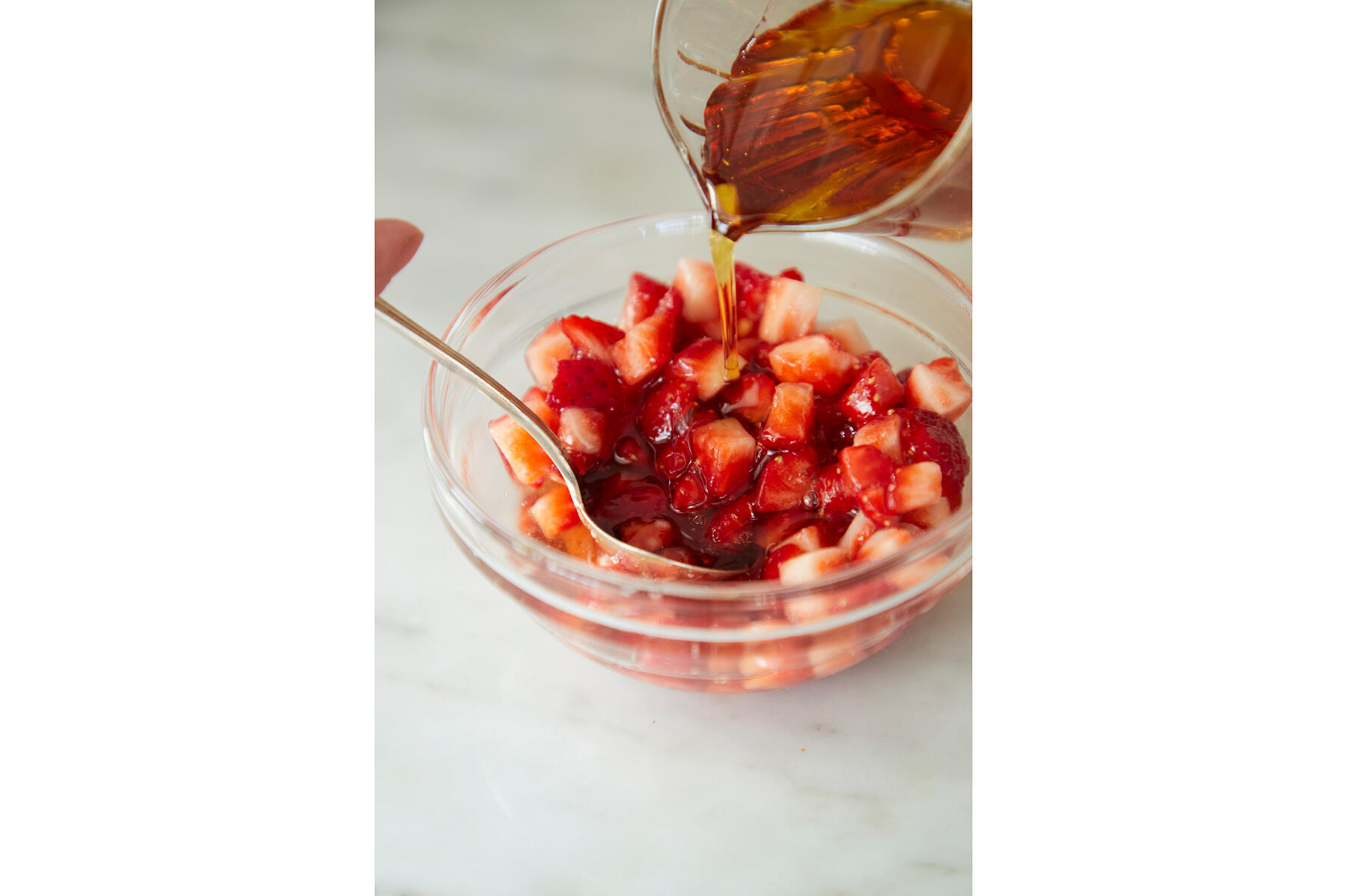 いちごソースをつくる
