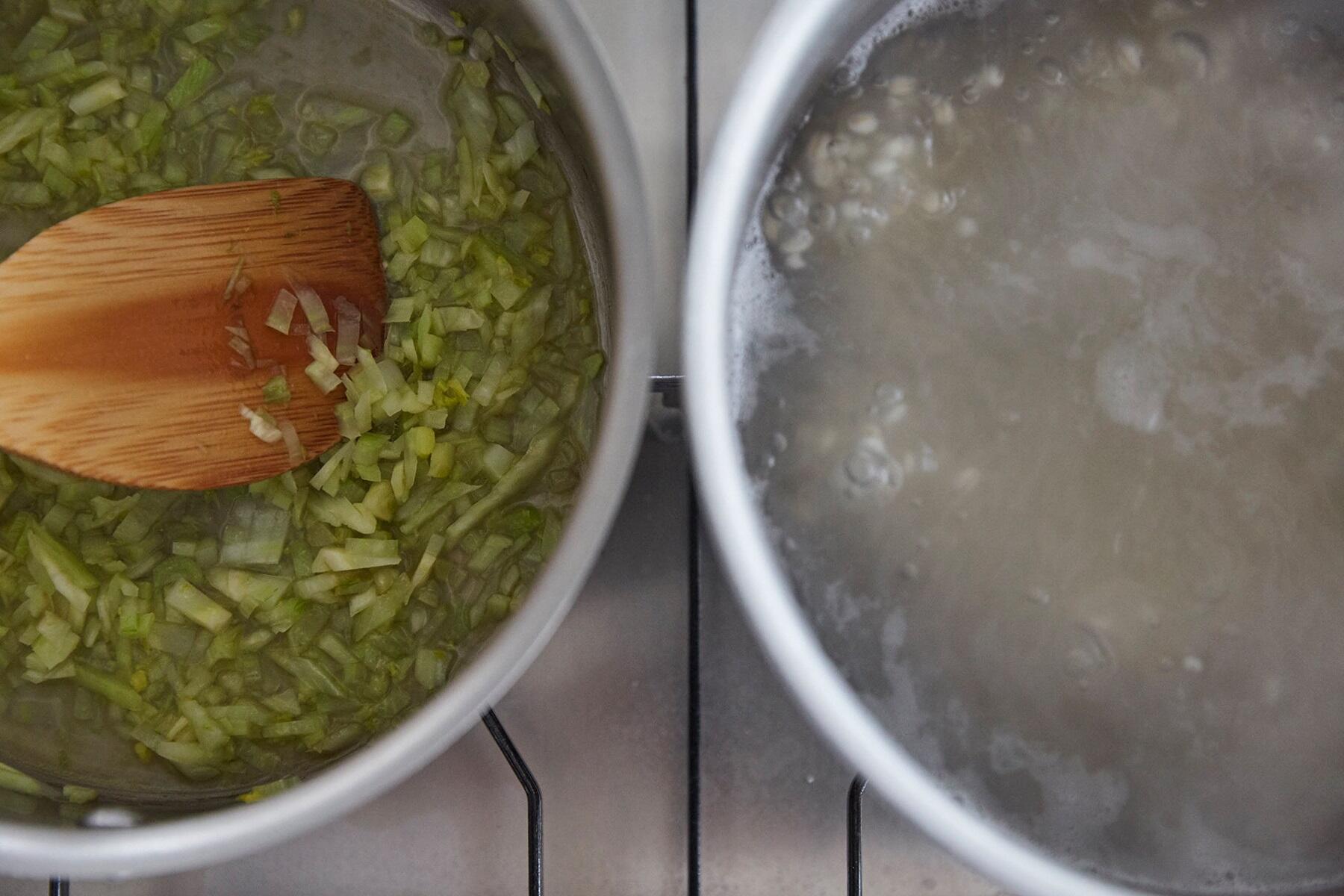 オリーブオイルで炒めて、だしを引き出す