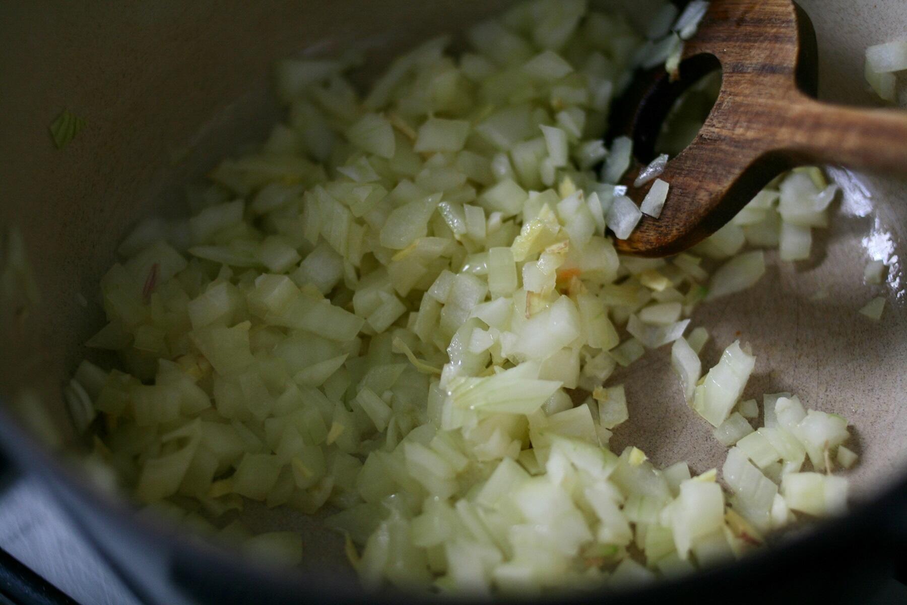 そのほかの材料を炒める